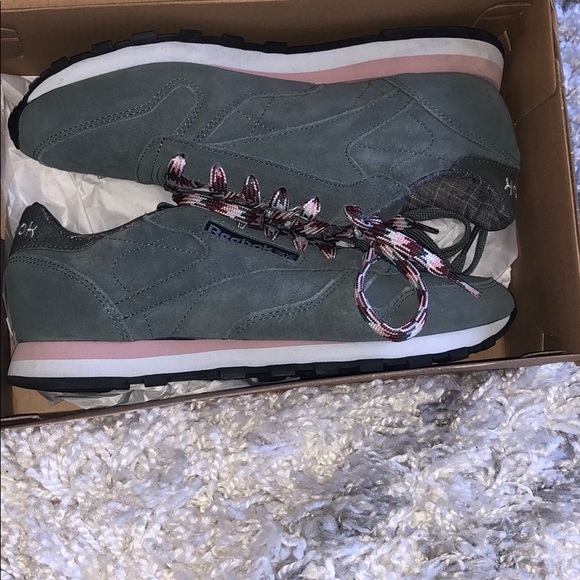 *SOLD* Reebok Classic Trainers - Picture 5 of 8